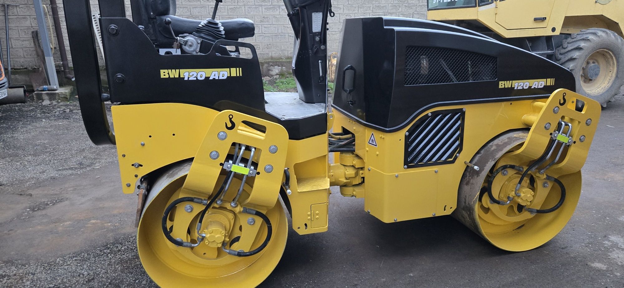 Продаётся каток bomag 120 ad