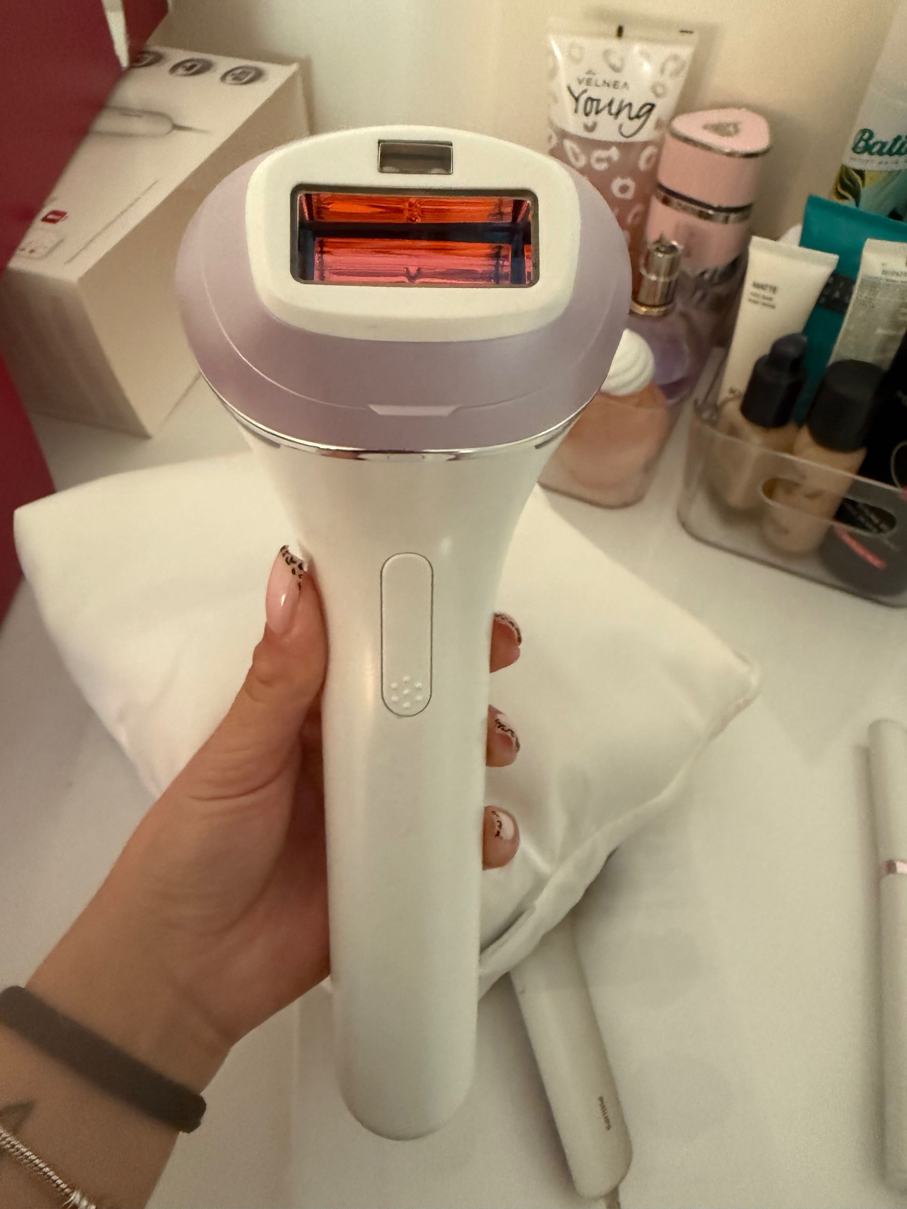 Philips Lumea IPL 8000 – фотоепилатор, използван веднъж
