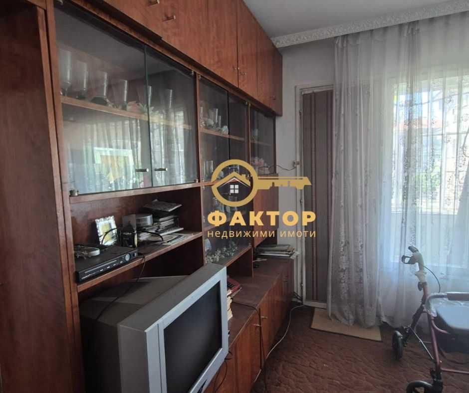 Тристаен апартамент в Прослав