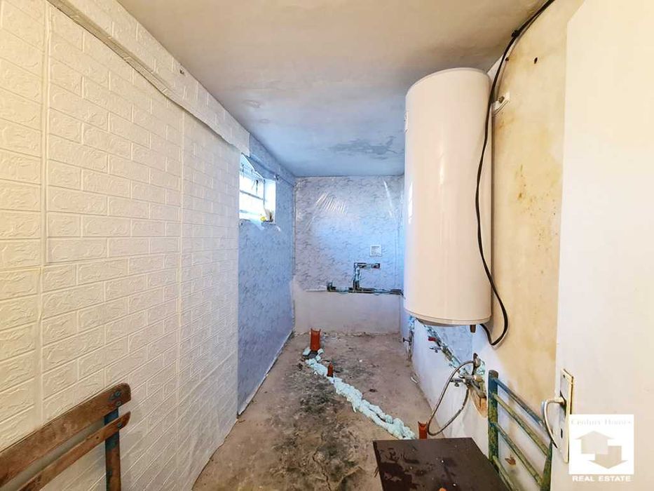 140329 Къща с равен двор и кладенец, в добро състояние, в с. Дъскот