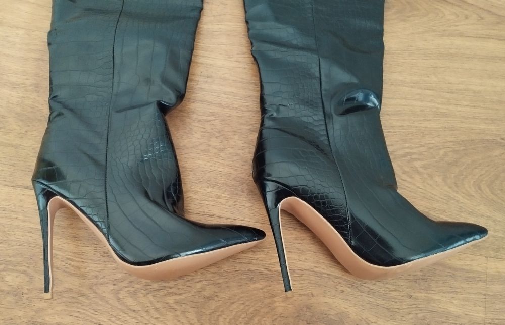 Продавам чисто нови дамски ботуши