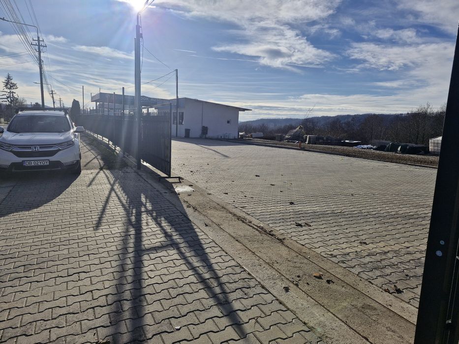 Teren si clădire de închiriat intrare Pucioasa vis-a-vis Pompierii