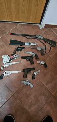 colectie arme din metal cu capse sau banda
