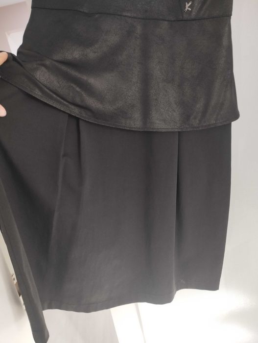 Елегантна рокля с кожа и дантела