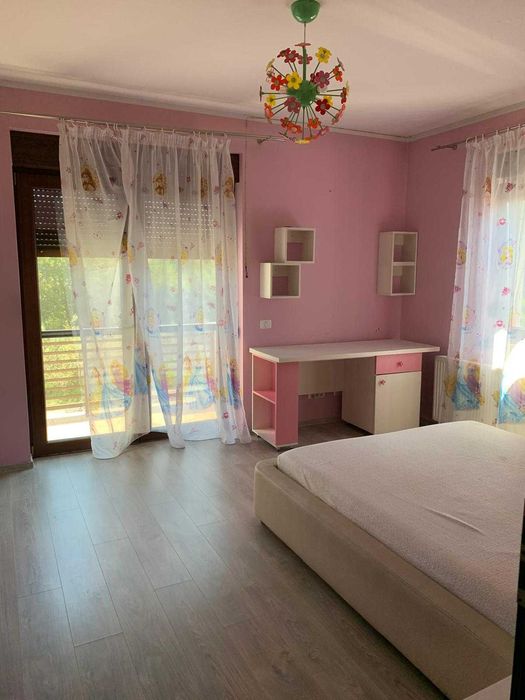 Vilă modernă și spațioasă cu grădină — Giroc, la intrare în Timișoara