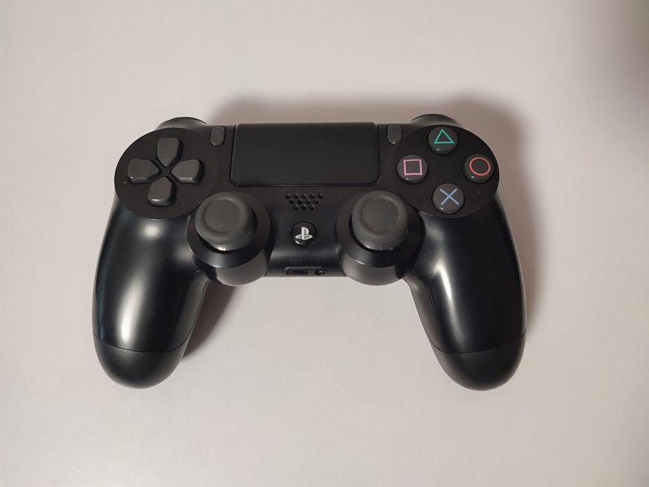 Play Station 4 500GB + 3 игри