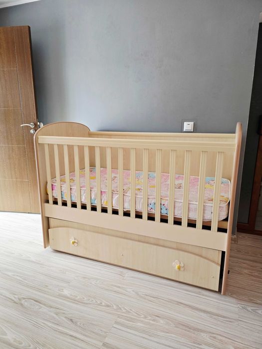 Бебешко легло+ матрак и скрин