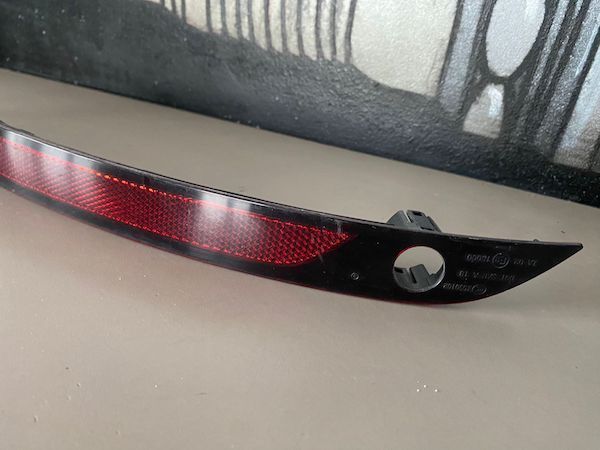 Reflector Bara Stanga Spate VOLVO V60 S60 2018+ 31656586