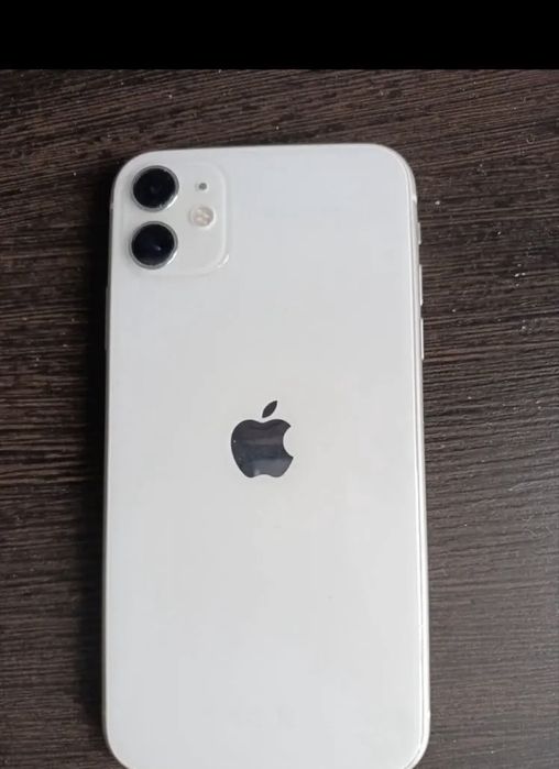 Продам айфон 11 на 128 гиг акб 74 в идеале все родное не вскрывался