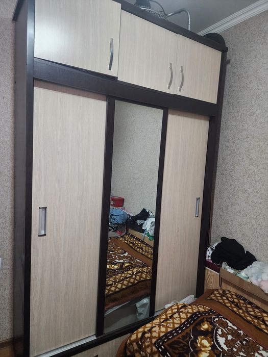 Шкаф для вещей, кровать, шкафчик,тумбочка ,стол маленький