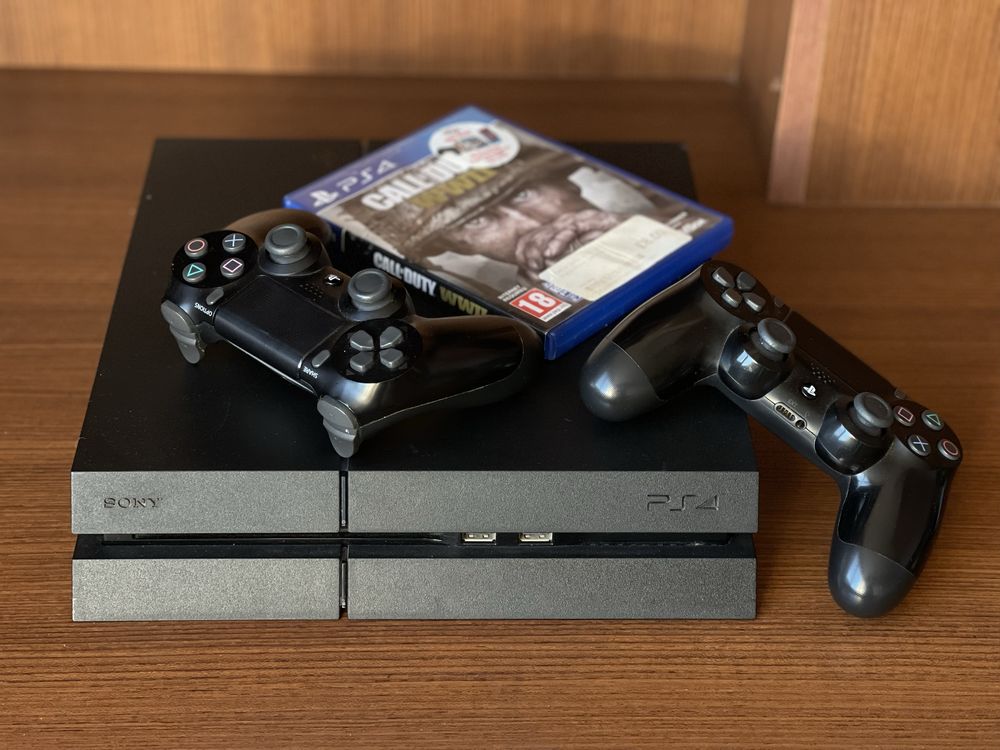 PlayStation 4 500gb плюс 2 джойстици + 1 игра