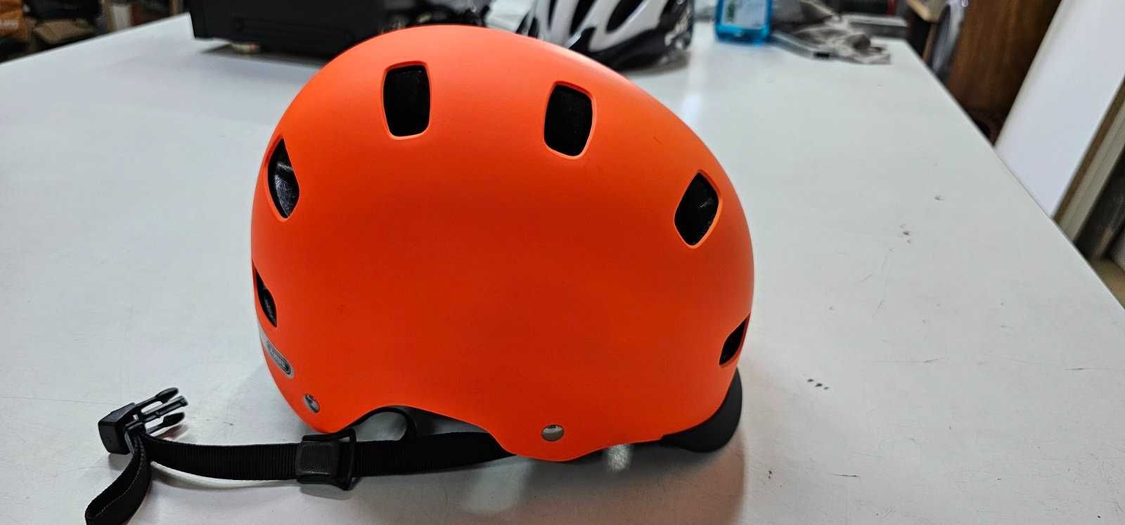 Велосипедна каска ABUS