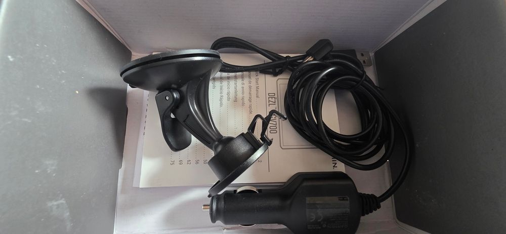 Навигация за Камион Garmin Dezl LGV700 пкомплект карти за цяла Европа