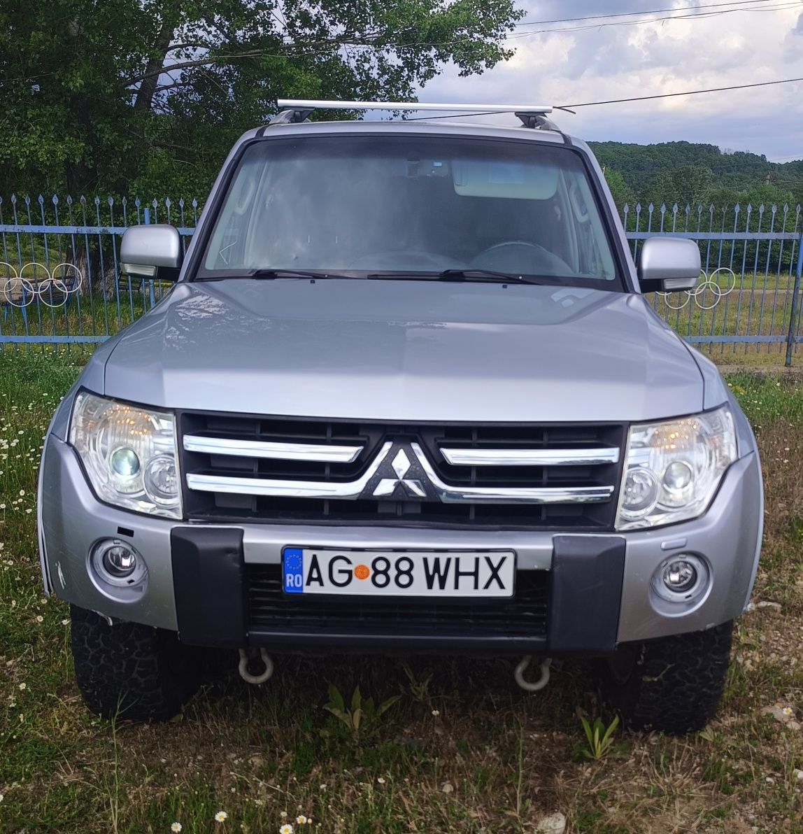 Mitsubishi Pajero Mk 4 AUTOUTILITARA