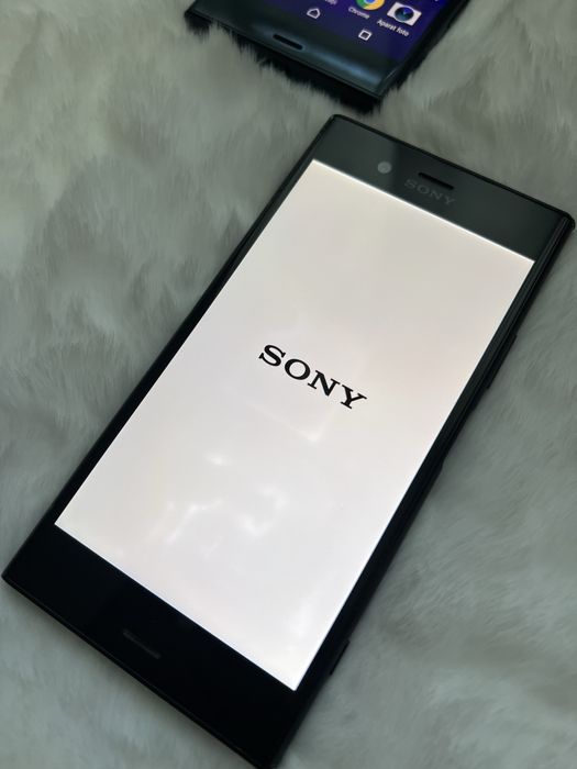 Vand telefoanea Sony citeste descrierea