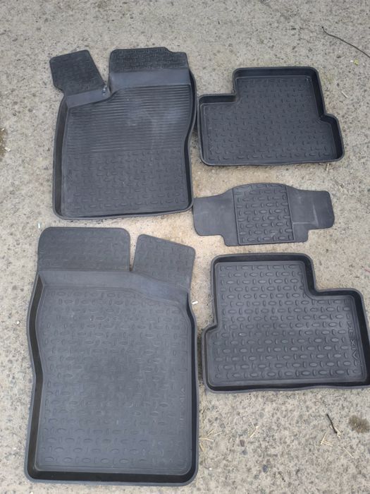 Продам резиновые полики от нексий 1-2