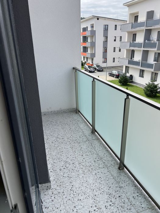Vand apartament 3 camere 70 m floresti zina terra semifinisat bloc nou