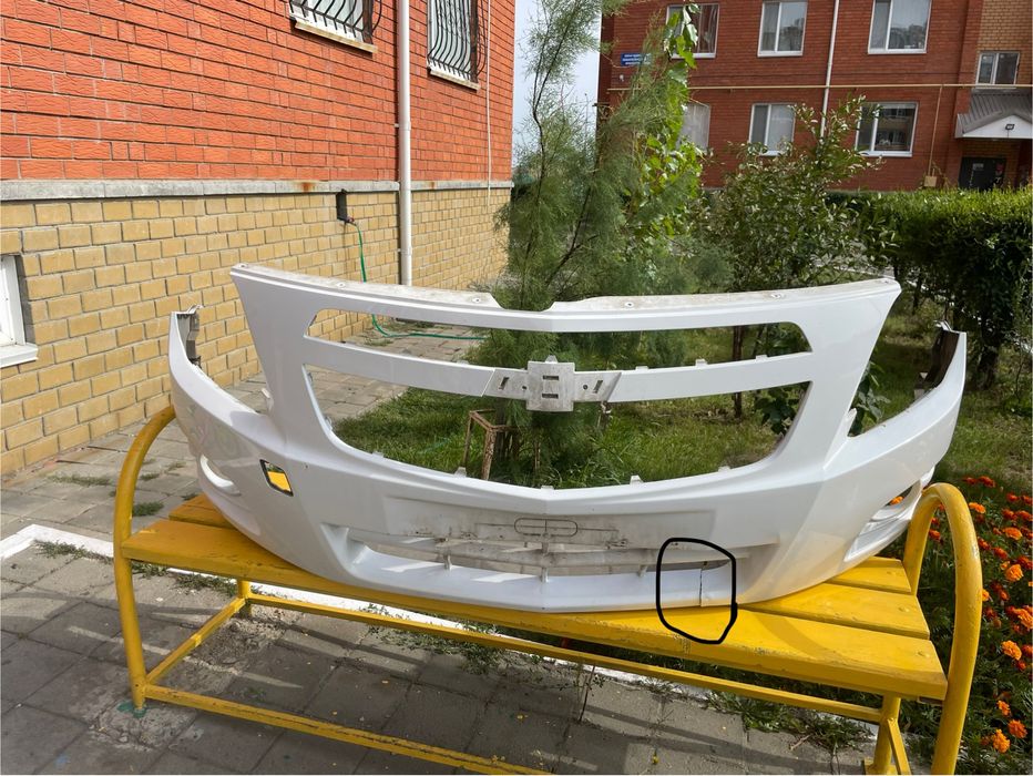 Бампер Кобальт белый