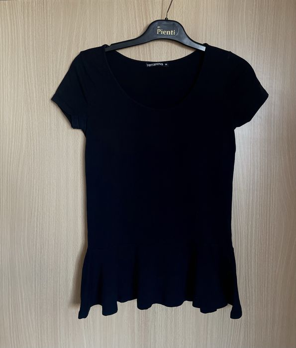 Дамски комплект от пола и топ с пеплум