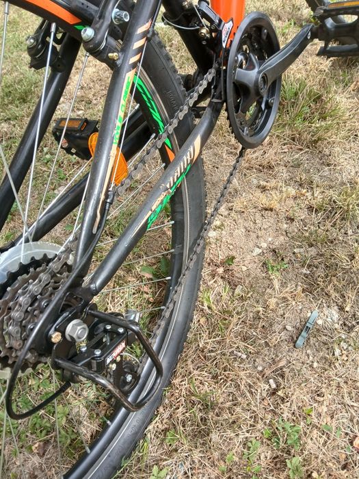 Bicicletă cu suspensie față și spate