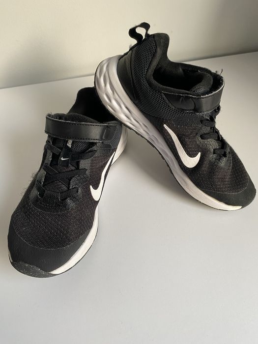 Обувки за момиче Next и Nike