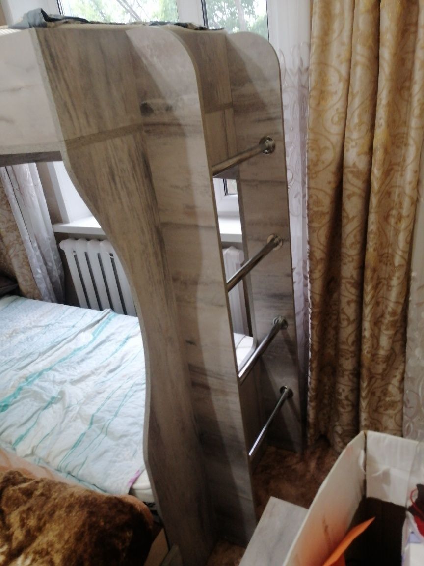 Продам двухъярусную кровать