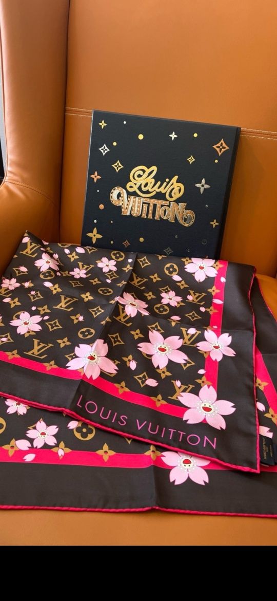 Eșarfă Louis Vuitton model 2025, 90×90cm