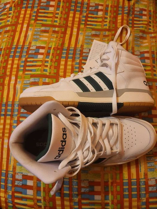 Vând adidași, Adidas!