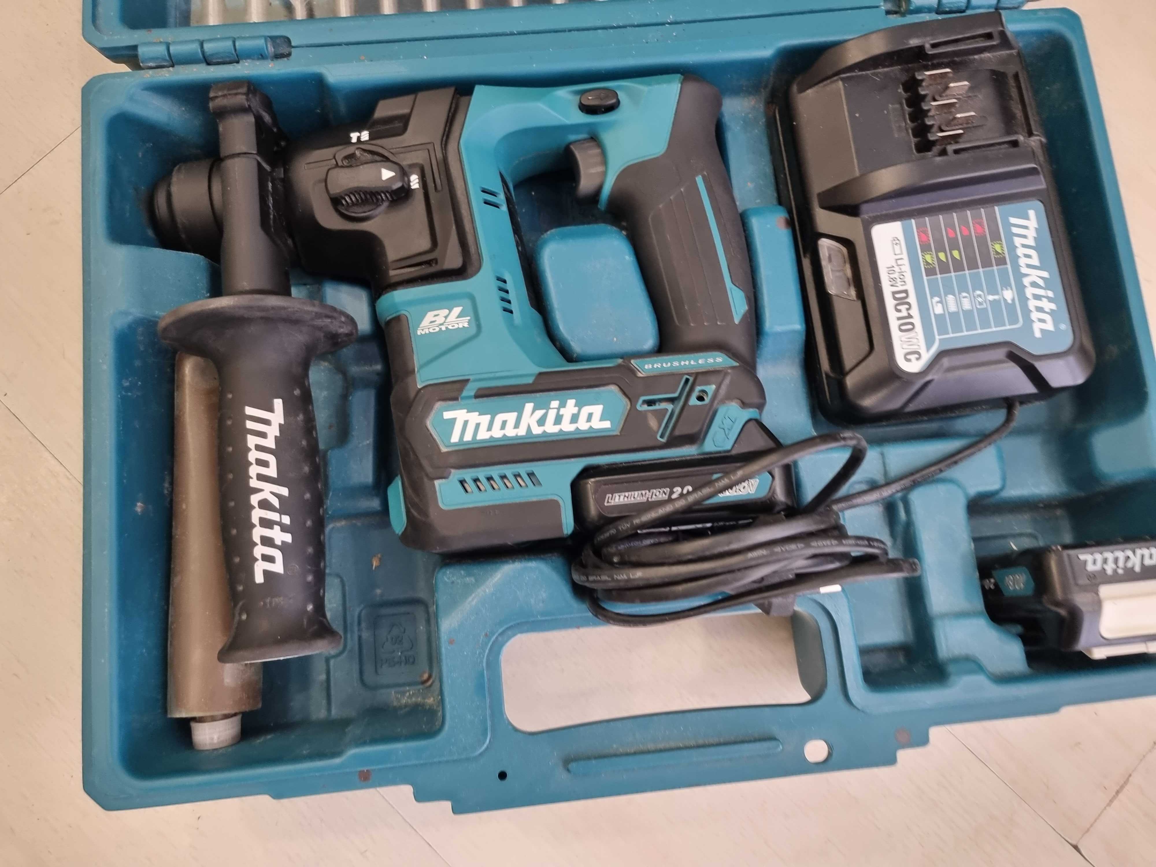 Акумулаторен перфоратор  MAKITA HR166D