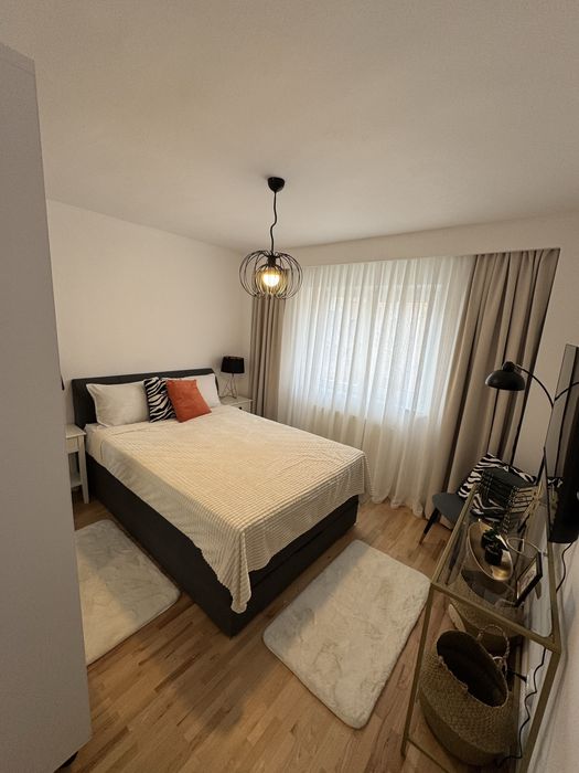 Inchiriez Apartament 3 camere, decomandat, complet utilat si mobilat