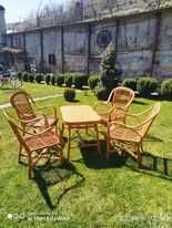 градински плетени столове и маса