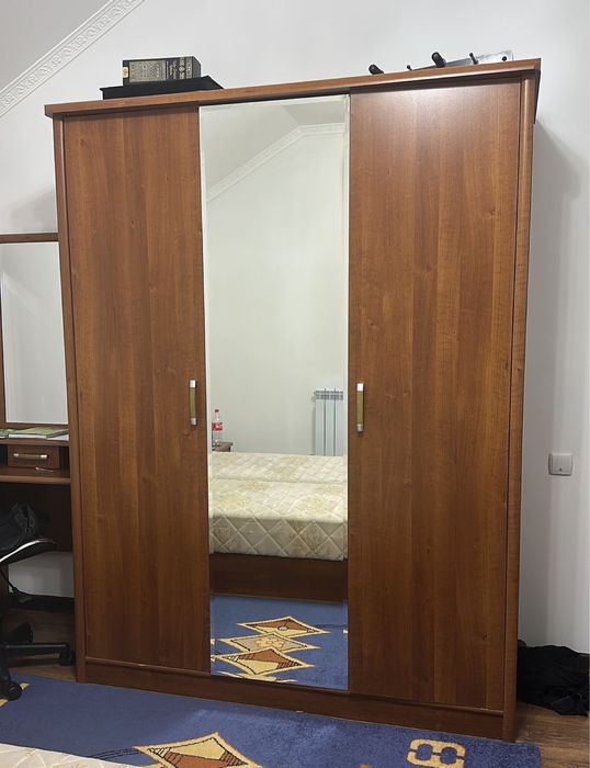 Продаю спальный шкаф с кроватью