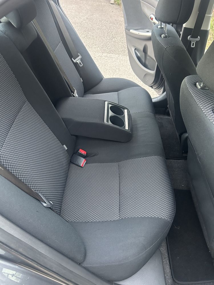 Toyota Corolla motor 1600 cc, an 2012, de la primul proprietar.