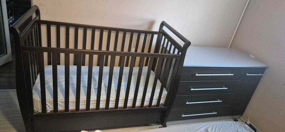 Кошара - дървена, масив, венге, 120/60 много запазена