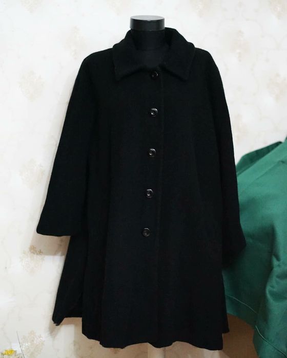 Palton negru clopot lana cu nasturi