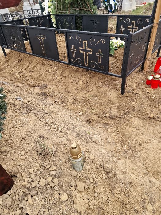 Masa granit , cimitir , cruce , gardut felinar fotogravura pe granit