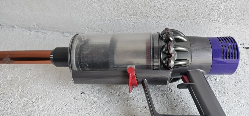 DYSON V10 pret 550 ron gata de folosire!