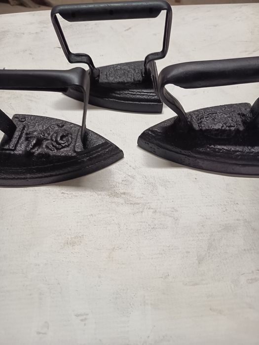 Fier de călcat vechi