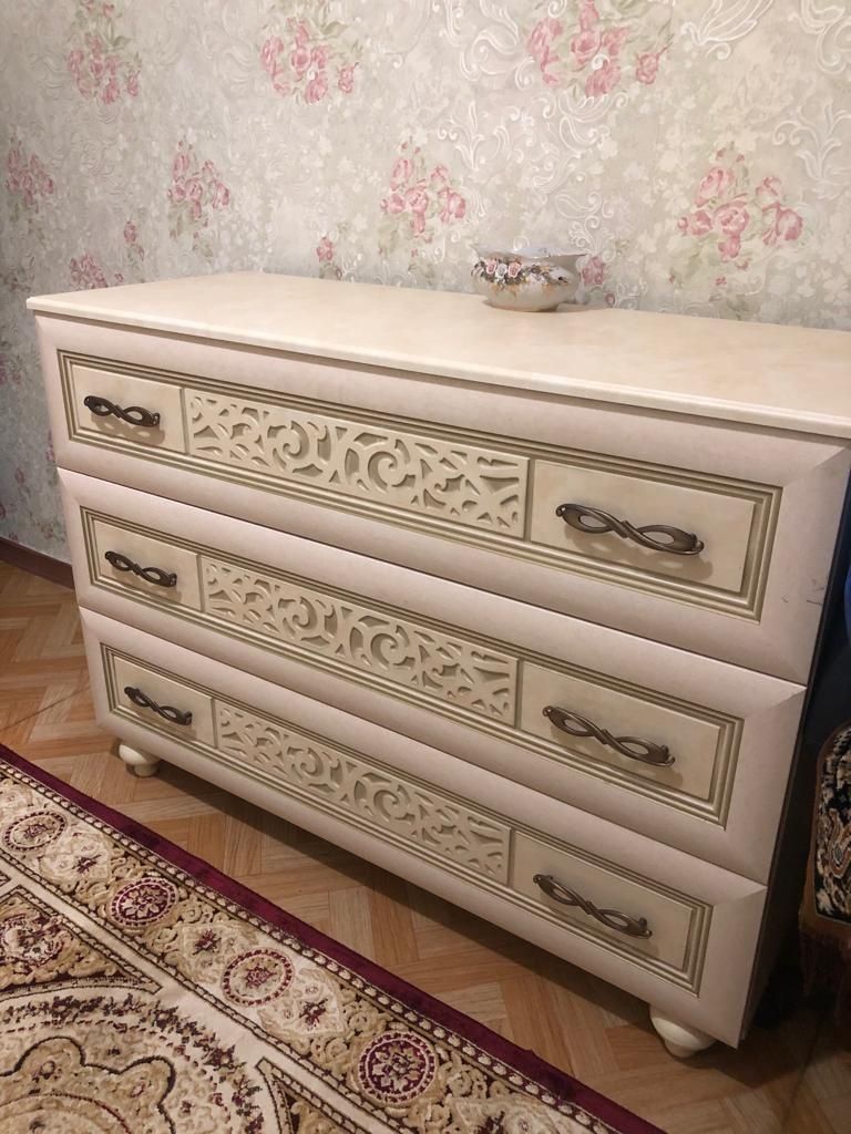 Белорусский шкаф, диван, тумбочка