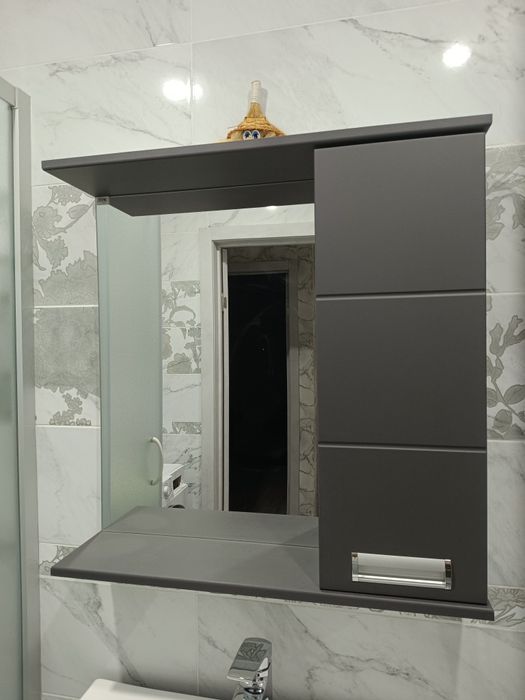 Шкафчик с раковиной в ванную.