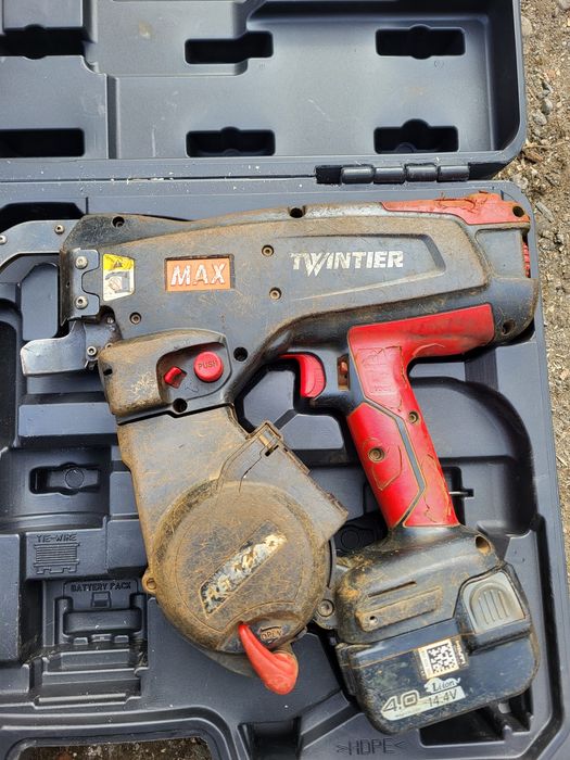 Vrei sa vinzi mașină de legat max RB 441 SAU 443T defecte, incomplete