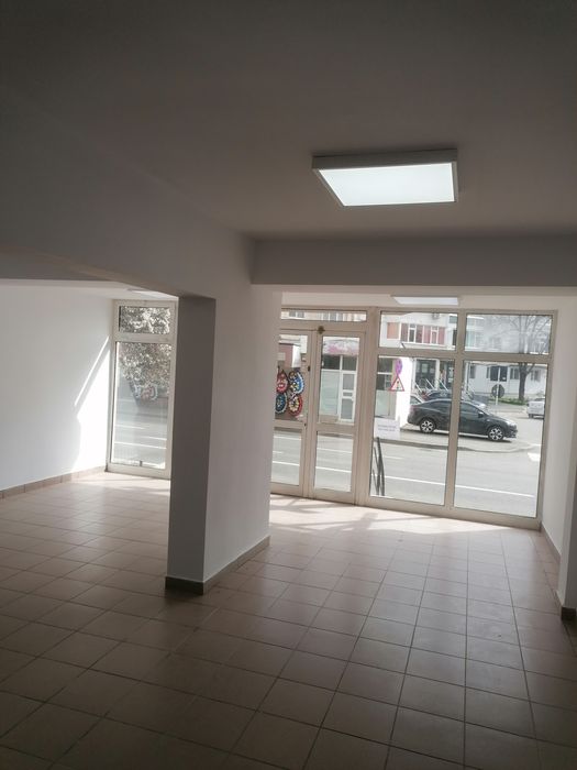 Închiriez spațiu comercial