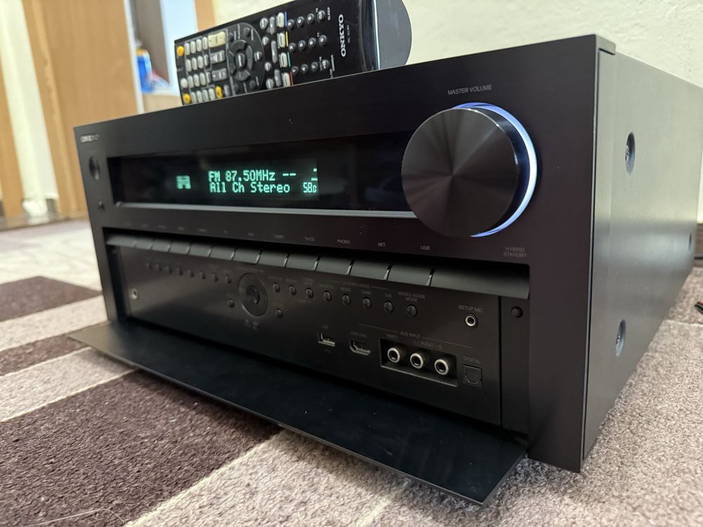 Onkyo TX-NR 818 Качествен и мощен ресивър