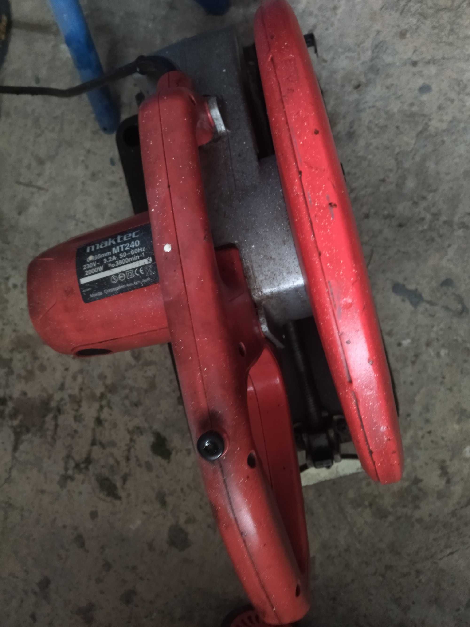 Отрезна машина MAKTEC MT240