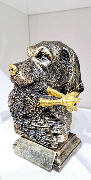 нова Статуетка Куче с Птица Фигура - Декорация за Ловец 20см