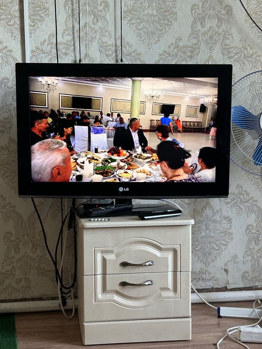 Телевизор LG в хорошем состоянии