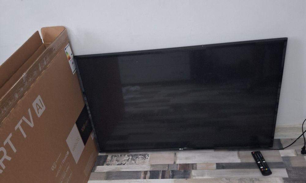 Televizor LG LED  108 cm, Smart