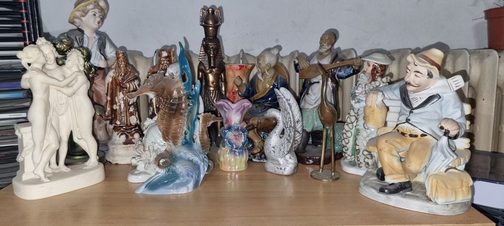 Vând statuete de diferite marimi