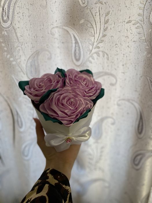 Trandafiri din satin