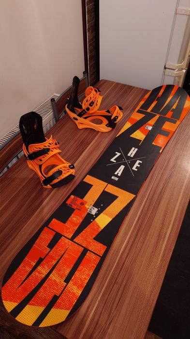 Placa Snowboard Nitro Haze 149 cu legaturi Black Hole S/M